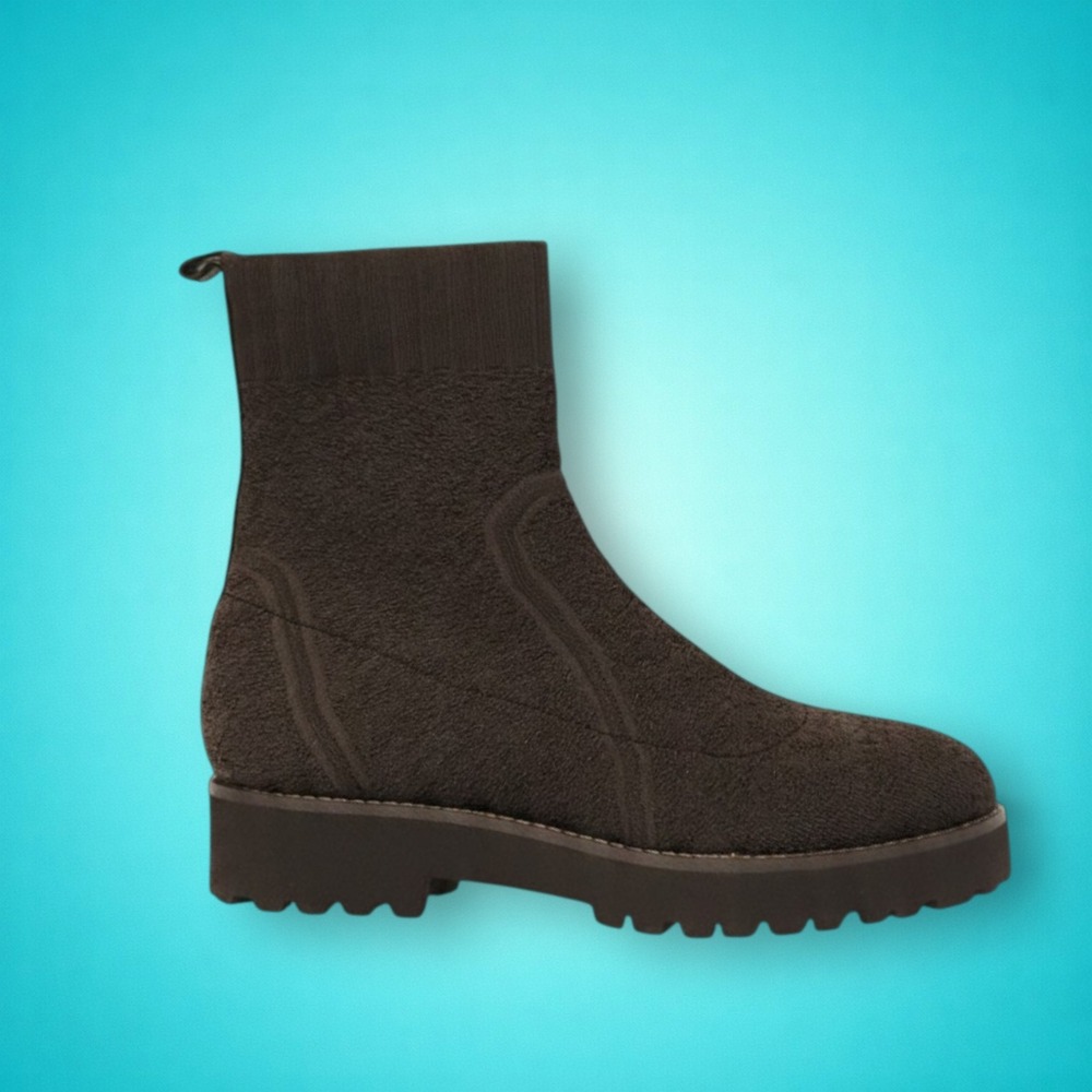 New Women's Featherweight Chocolate Brown‎ Boots, Size 7. Retails for $149.